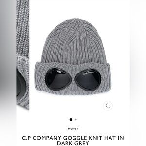 C.P COMPANY GOGGLE KNIT HAT IN
DARK GREY
